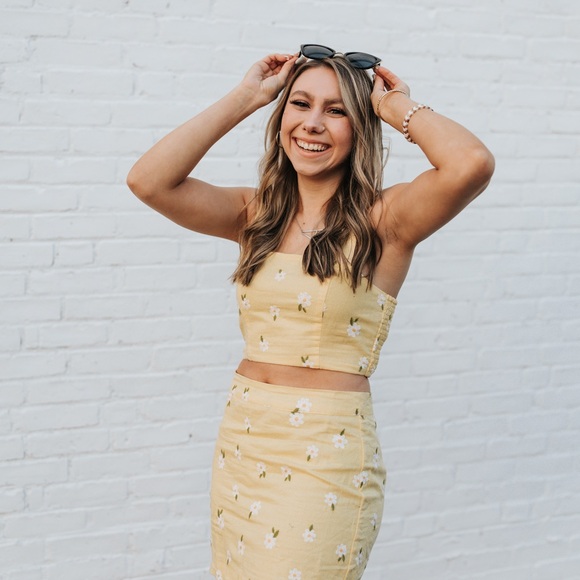 Forever 21 2-piece yellow floral skirt set - Picture 2 of 4